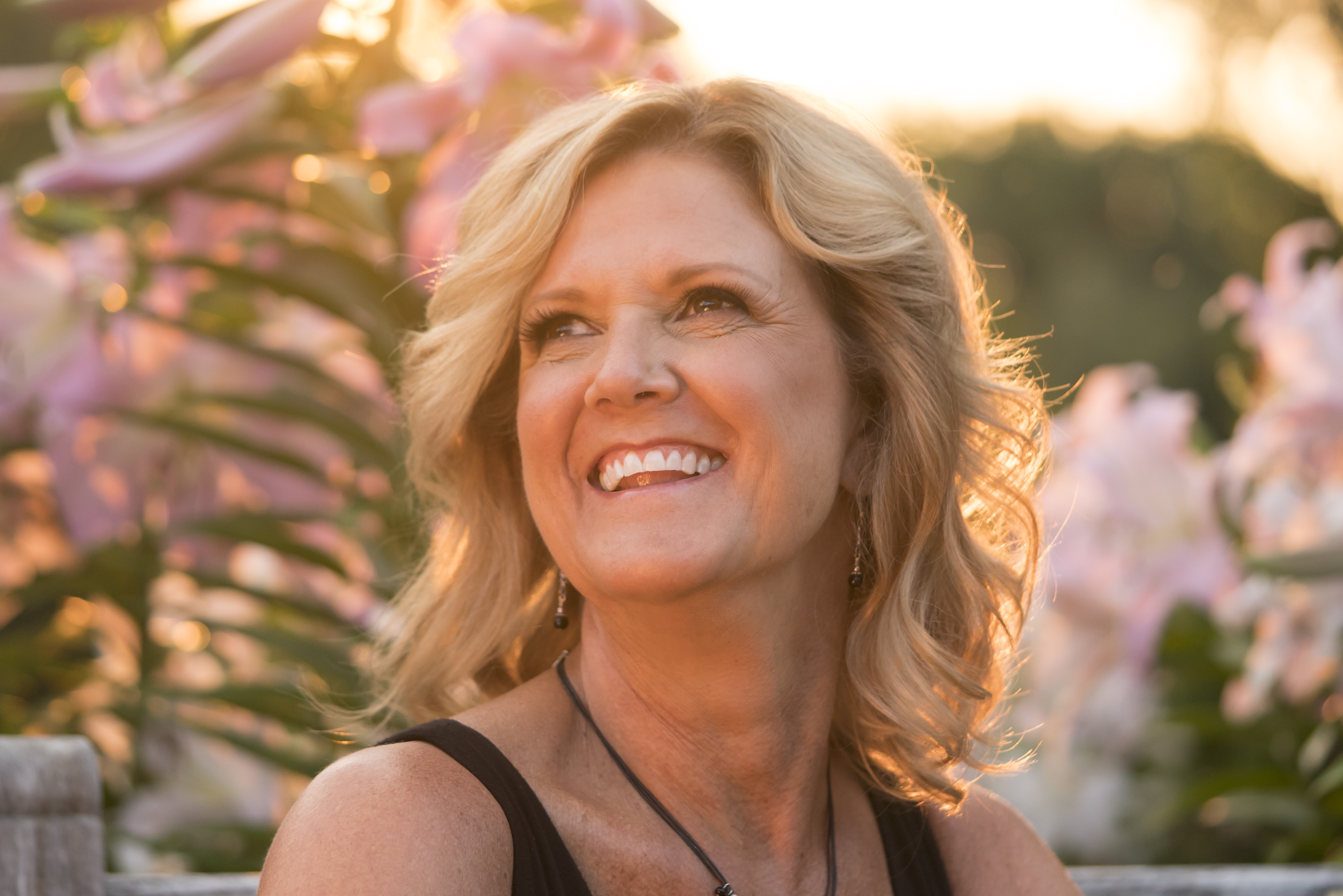 INTERVIEW WITH … INDIE SINGER-SONGWRITER RÄNDI FAY …